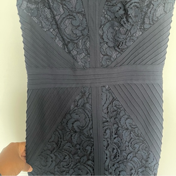 Tadashi Snoji  Lace V-Neck Gown With Pintuck Jersey Piping Navy - Picture 5 of 10